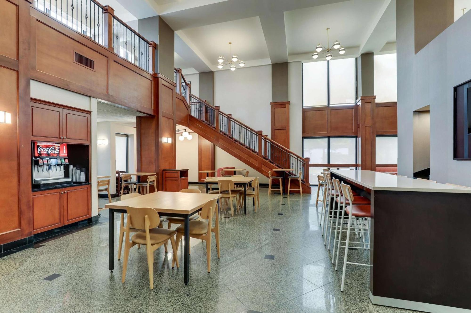 Drury Inn & Suites Birmingham Lakeshore Drive Esterno foto