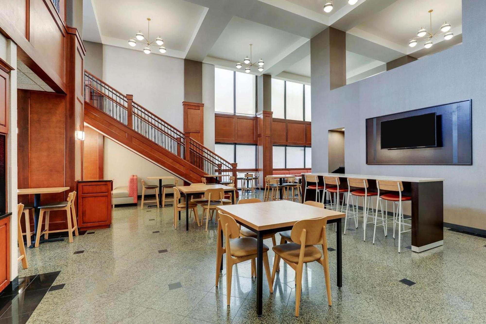 Drury Inn & Suites Birmingham Lakeshore Drive Esterno foto