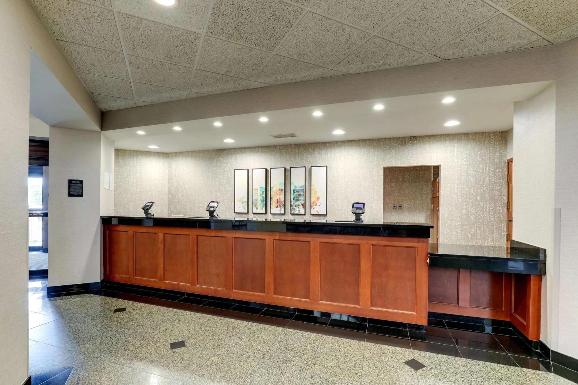 Drury Inn & Suites Birmingham Lakeshore Drive Esterno foto