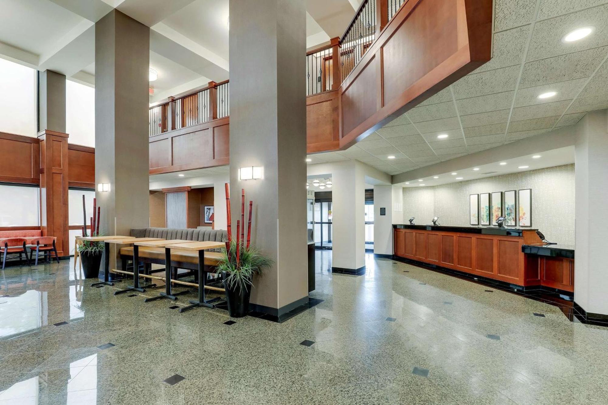 Drury Inn & Suites Birmingham Lakeshore Drive Esterno foto