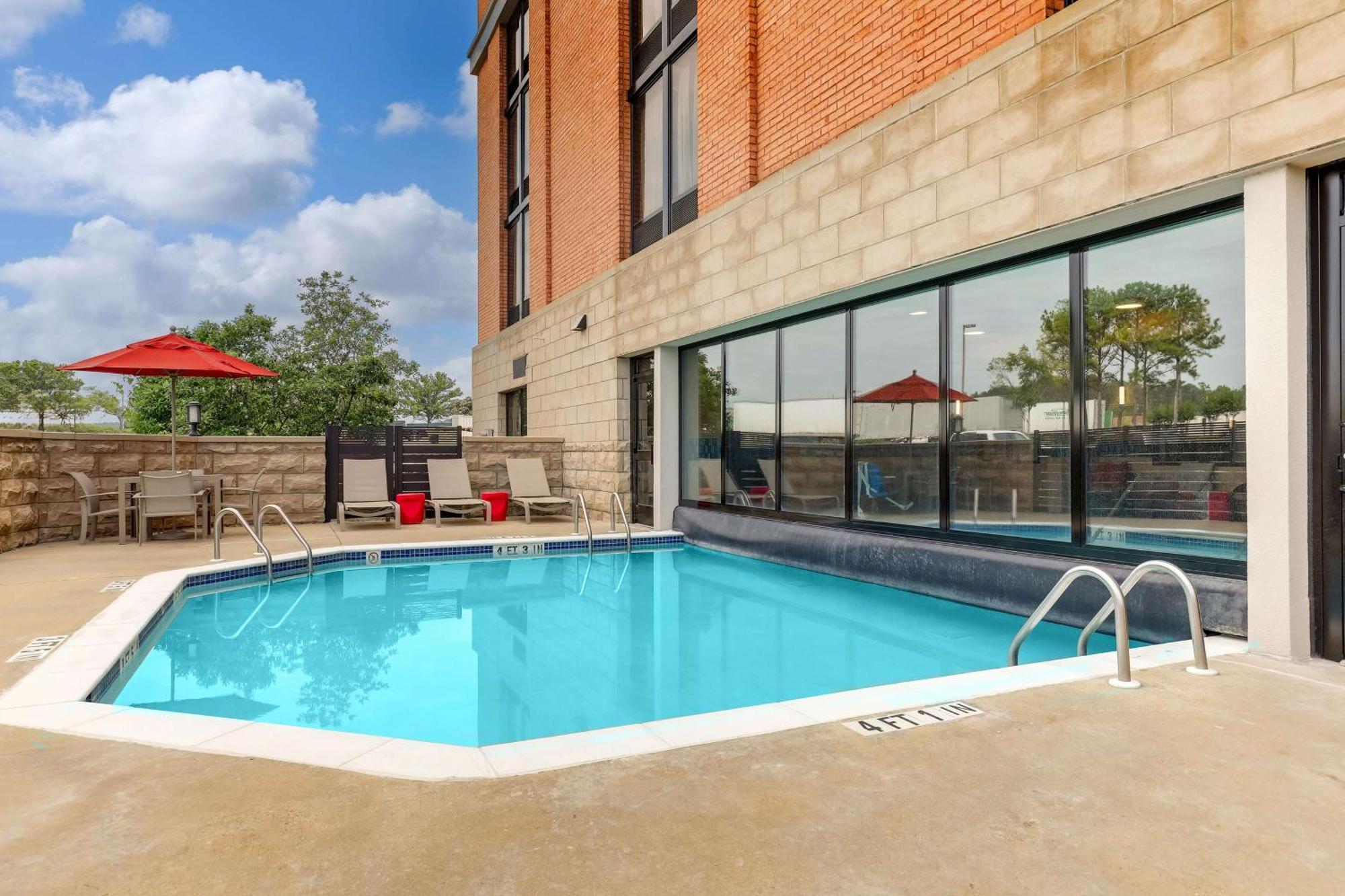 Drury Inn & Suites Birmingham Lakeshore Drive Esterno foto