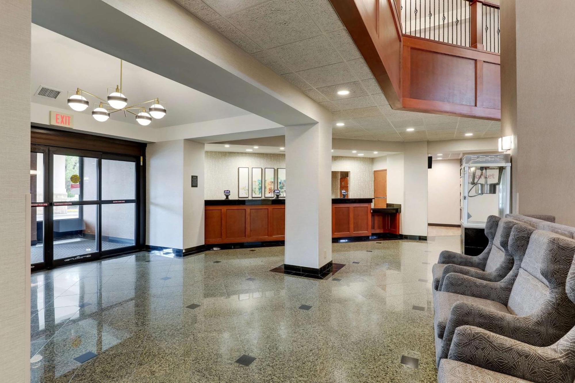 Drury Inn & Suites Birmingham Lakeshore Drive Esterno foto