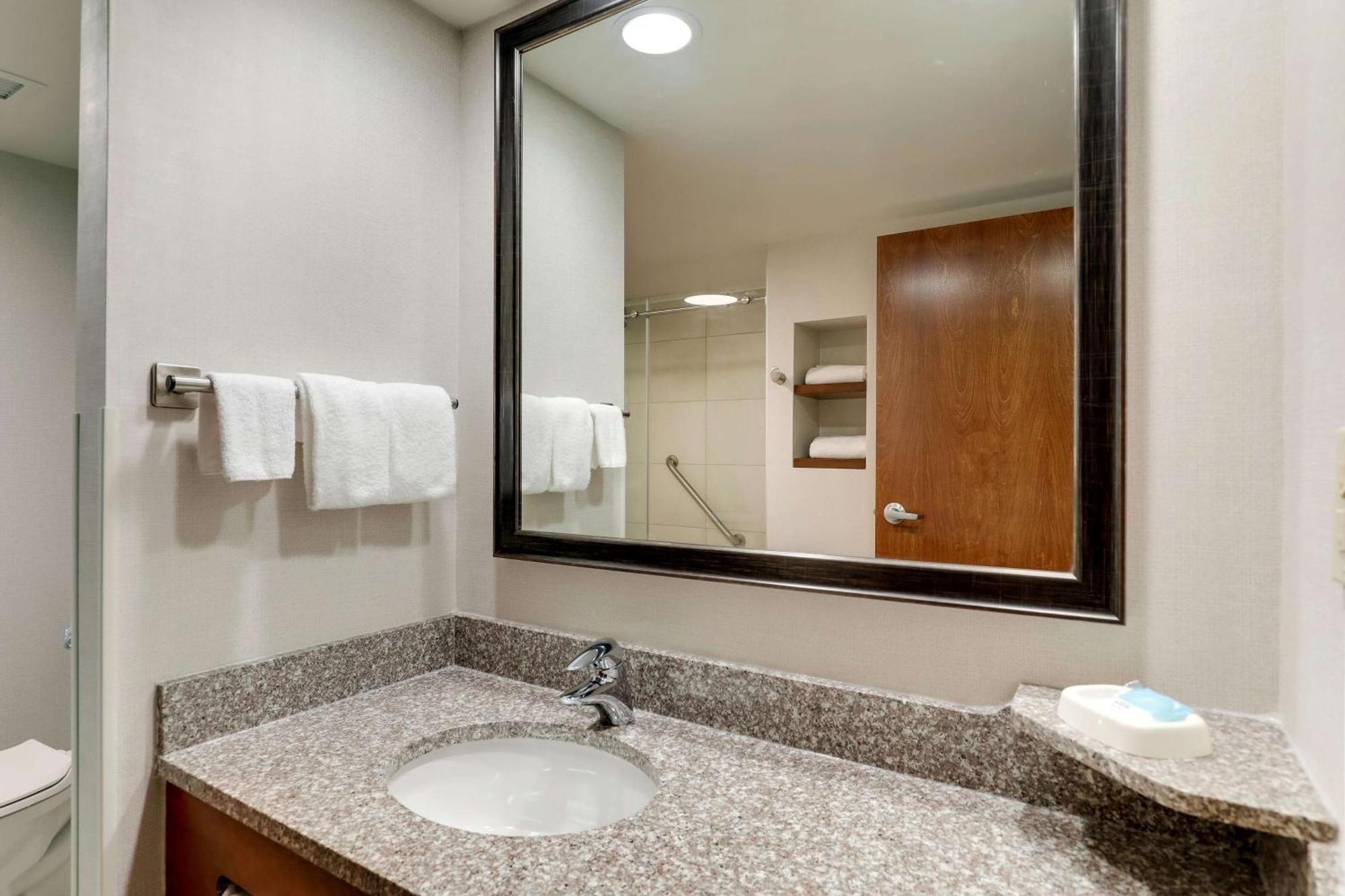 Drury Inn & Suites Birmingham Lakeshore Drive Esterno foto