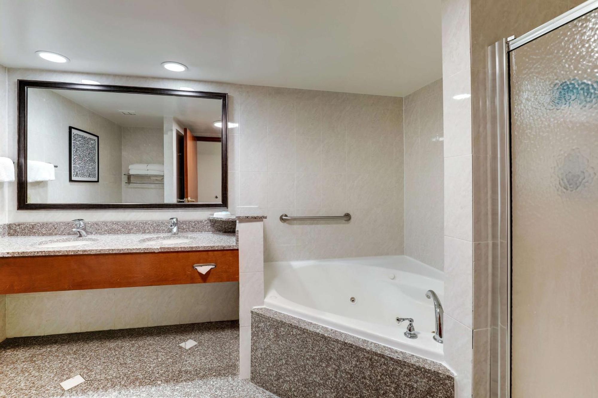 Drury Inn & Suites Birmingham Lakeshore Drive Esterno foto